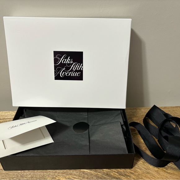 Authentic Saks Fifth Avenue Empty Gift Box - Picture 2 of 7